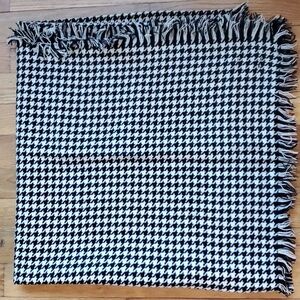 Rampage black‎ & white patterned scarf